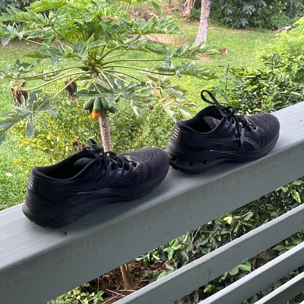 Asics Gel Kayano 23 women’s running shoes size US7/EU38/24cm black